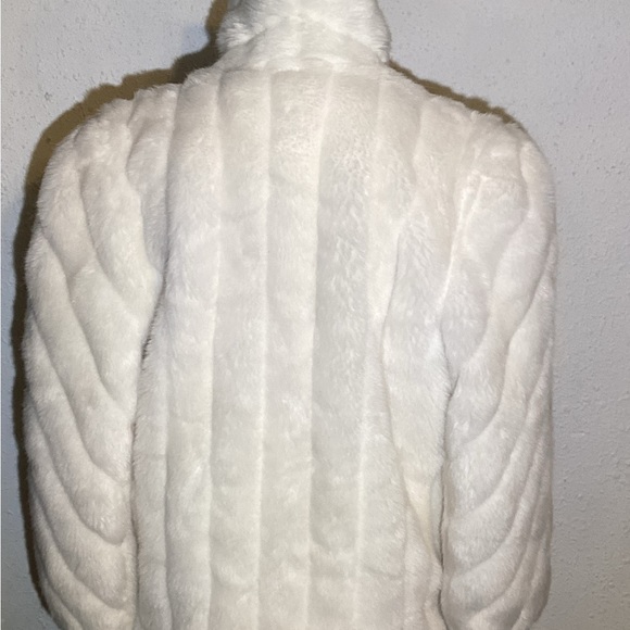 Mirage outerwear white faux fur jacket size medium - Picture 4 of 14